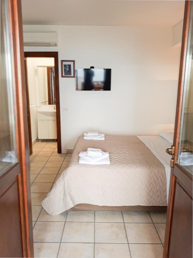 Residence Gregory Filicudi Pecorini Экстерьер фото